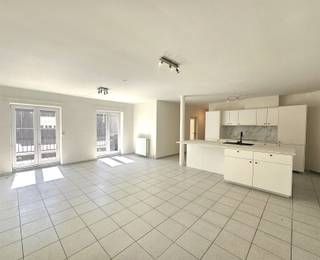 Instapklaar gelijkvloers appartement gelegen in een enkelrichtingsstraat op uitstekende locatie, vlakbij het centrum.De ligging in Boechout is...