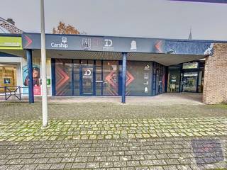 In het hart van Alken, pal aan het Lambrechtsplein, bevindt zich deze veelzijdige en instapklare handelsruimte van 155 m² (volgens EPC). Dankzij...
