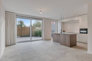 Ben je op zoek naar een moderne, energiezuinige en volledig afgewerkte woning in het centrum van Beveren? Deze gesloten nieuwbouwwoning...