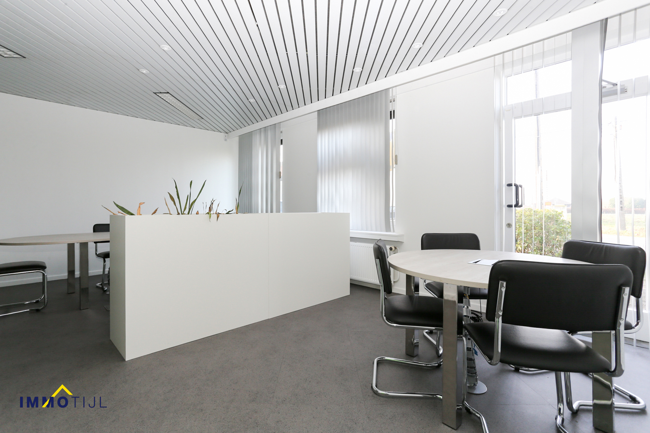 Handelspand met ruime parking op toplocatie in Lebbeke! - foto 4