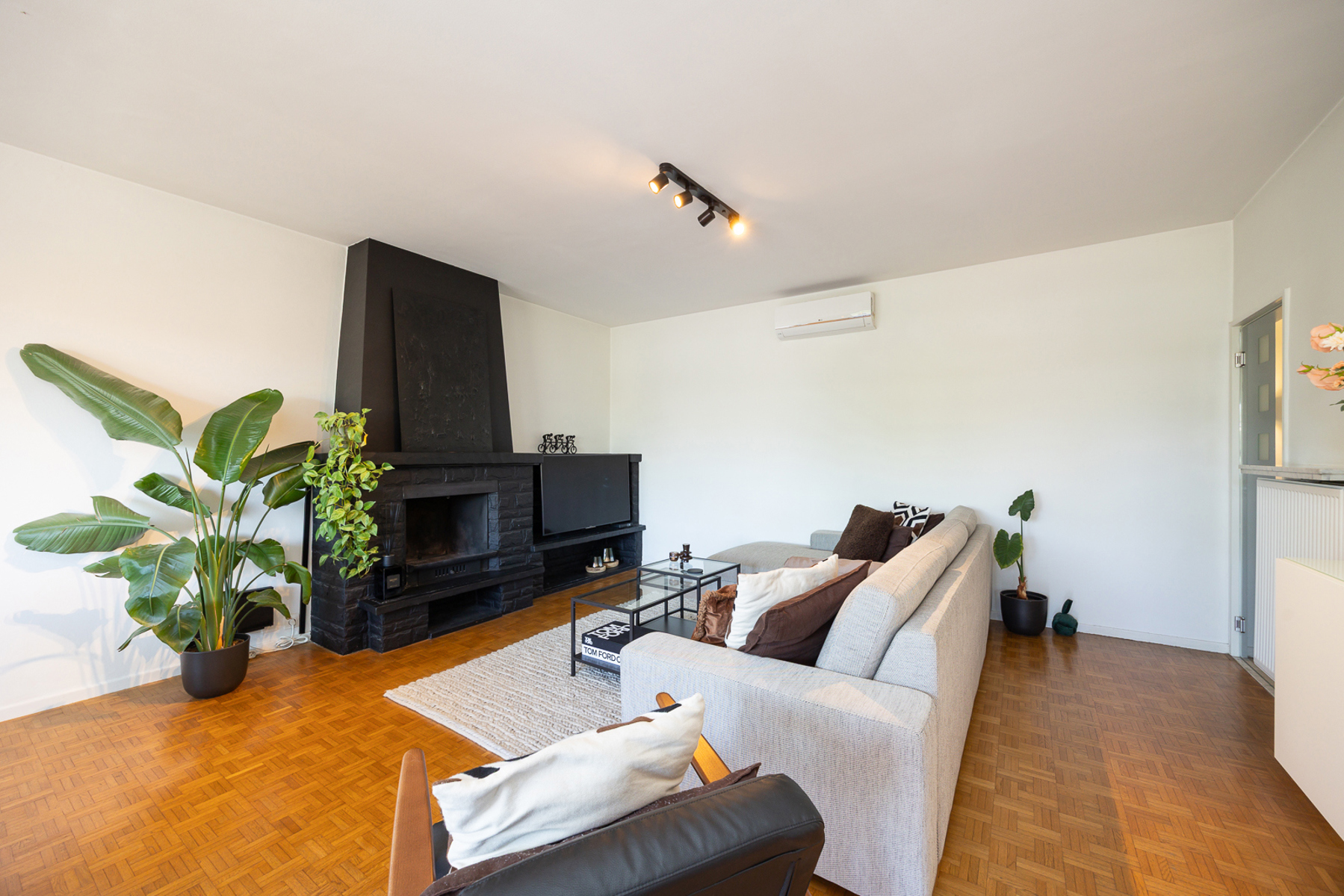 Ruim en verzorgd 2-slaapkamerappartement in gegeerde wijk! - foto 2
