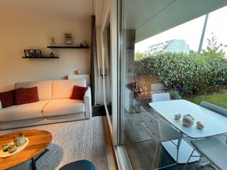 Stijlvol instapklaar gelijkvloers appartement met zonnige tuinOntdek dit prachtige gelijkvloers appartement met 2 slaapkamers in het gegeerde project...