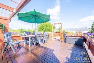 Ruim handelspand met woonst op toplocatie in het hart van TurnhoutBent u op zoek naar een veelzijdige eigendom met tal van mogelijkheden? Dit...