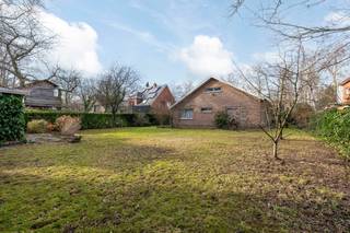 Welkom in deze charmante laagbouwvilla in een rustige en groene woonwijk in Ekeren, op wandelafstand van de International School of Antwerp. Een...