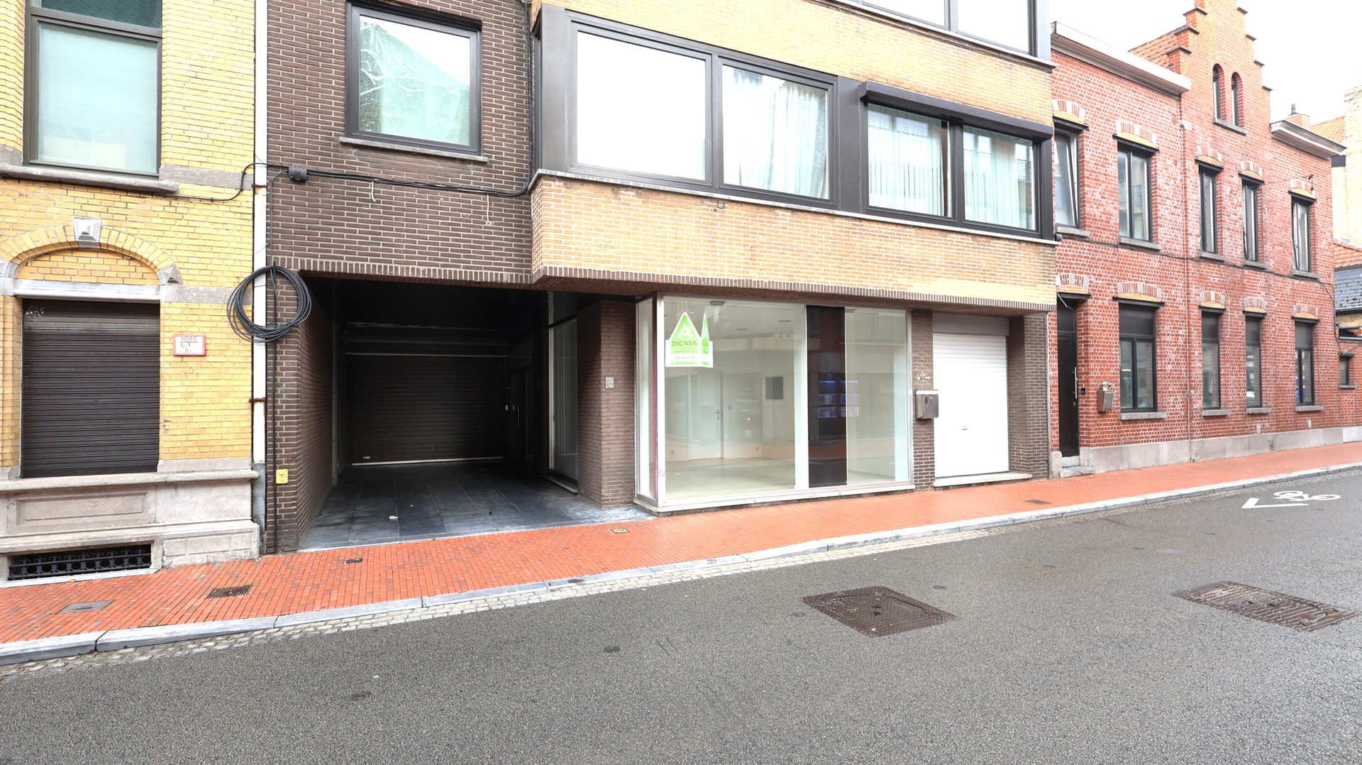 Centraal gelegen handelsruimte in centrum Izegem - foto 1