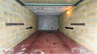 Immo Groot Leeuw vous propose ce box de garage situé à Sint-Pieters-Leeuw.La porte du garage est à ouverture manuelle, mais l’électricité y est déjà...