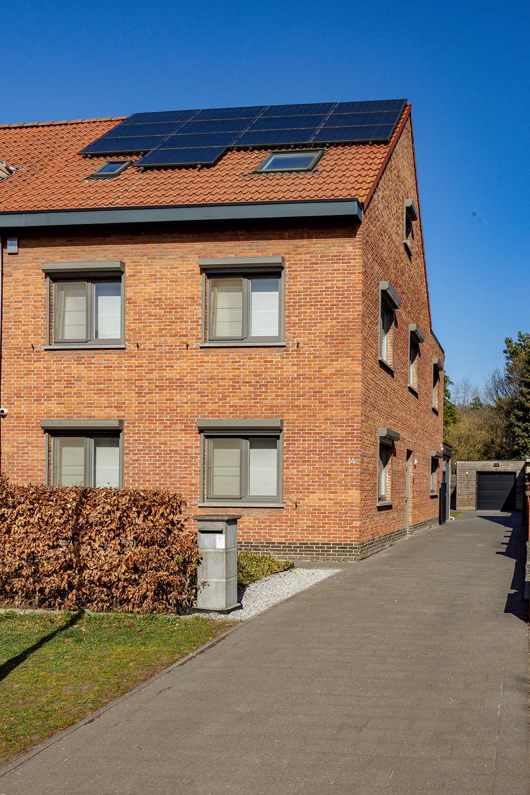 Huis te koop in Brasschaat met 5 slaapkamers - foto 1