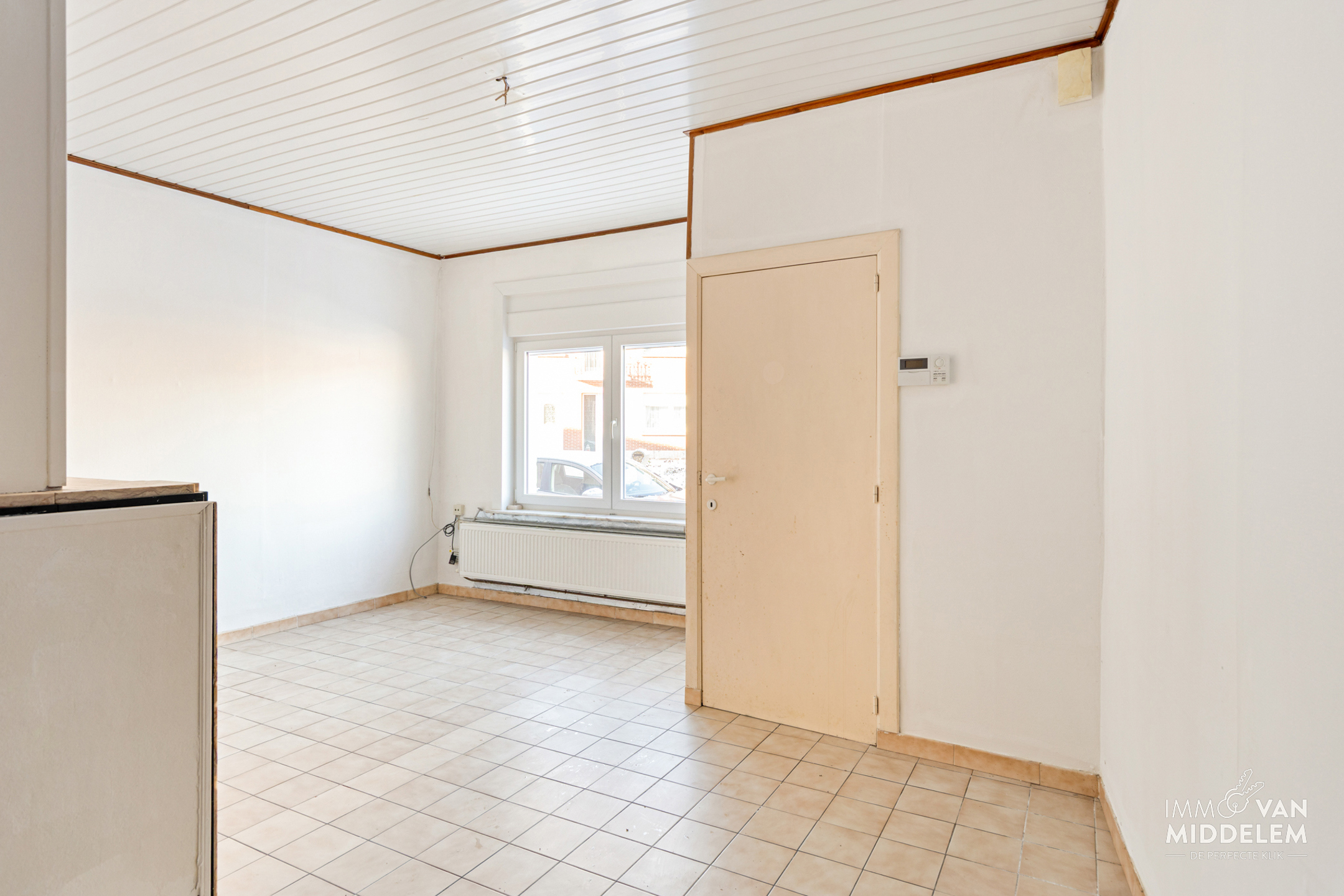TE RENOVEREN STARTERSWONING MET 2 SLAAPKAMERS EN GARAGE - foto 3