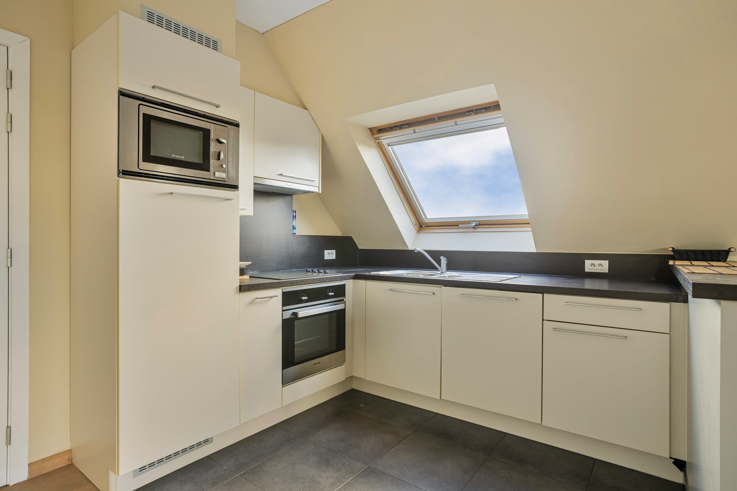 LUMINEUS DAKAPPARTEMENT MET 1 SLAAPKAMER &amp; AUTOSTAANPLAATS - foto 4
