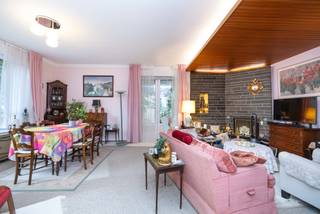 SCHAERBEEK, Boulevard Général Wahis, beautiful 3-bedroom apartment of ± 120m² with ± 80m² garden located on the ground floor, in need of modernisation. It comprises: entrance hall with cupboards, living room of ± 34m² with access to the garden of ± 80m², kitchen, 3 bedrooms (± 9m², ± 19m² and ± 15m²), bathroom, separate toilet, enclosed terrace of ± 5m² and large cellar. All surface areas are given as an indication only. PEB: G, 75kg/ (m²/year). INFORMATION TREVI NORD: 02.410.10.30
Visit our Facebook page Trevi Nord