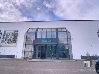 Welkom in een unieke commerciële ruimte langs de verbindingsweg Diest - Tessenderlo, met een ruime oppervlakte van maar liefst 1633m²...