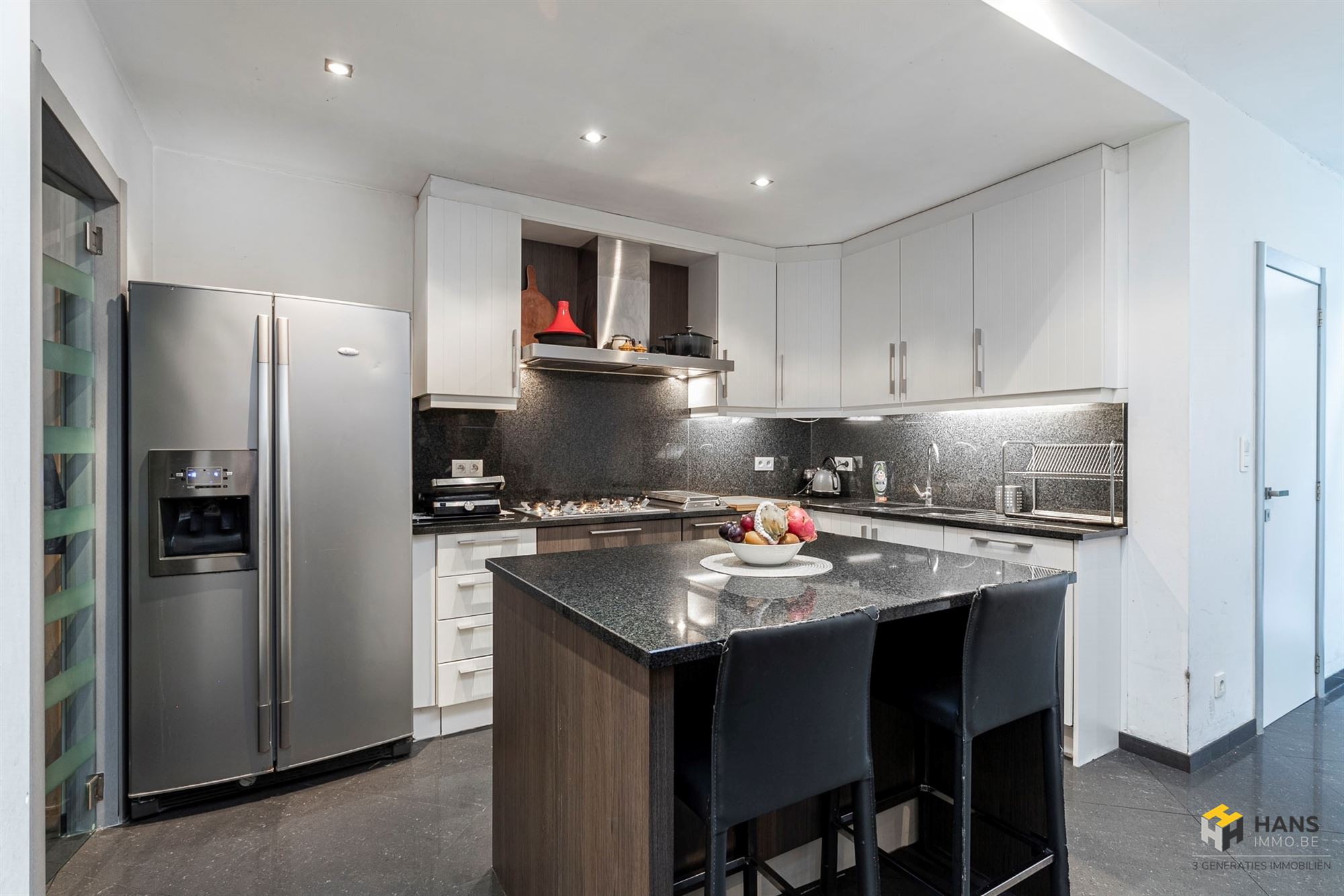 Ruime woning (188 m²) met 5 slaapkamers, 2 badkamers en buitenruimte (30 m²) in Borgerhout. - foto 3