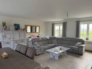 Vrijstaande woning op 2.000 m² met lange oprijlaan in landelijke omgeving te ZwevegemDeze vrijstaande woning is rustig gelegen in het landelijke...
