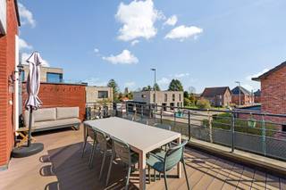 Interesse? Meer informatie op www.SWEVERS.be. - Dit appartement of eerder instapklare bel-etage woning aan de G. Gezellelaan 81/11 in...