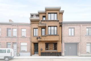Te renoveren gesloten bebouwing in het centrum van Ninove, op wandelafstand van alle voorzieningen, scholen en openbaar vervoer. Deze woning uit 1939...
