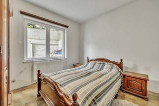 At the border between Ganshoren and Jette, on the ground floor of a small building of 4 units without a co-ownership association, charming...