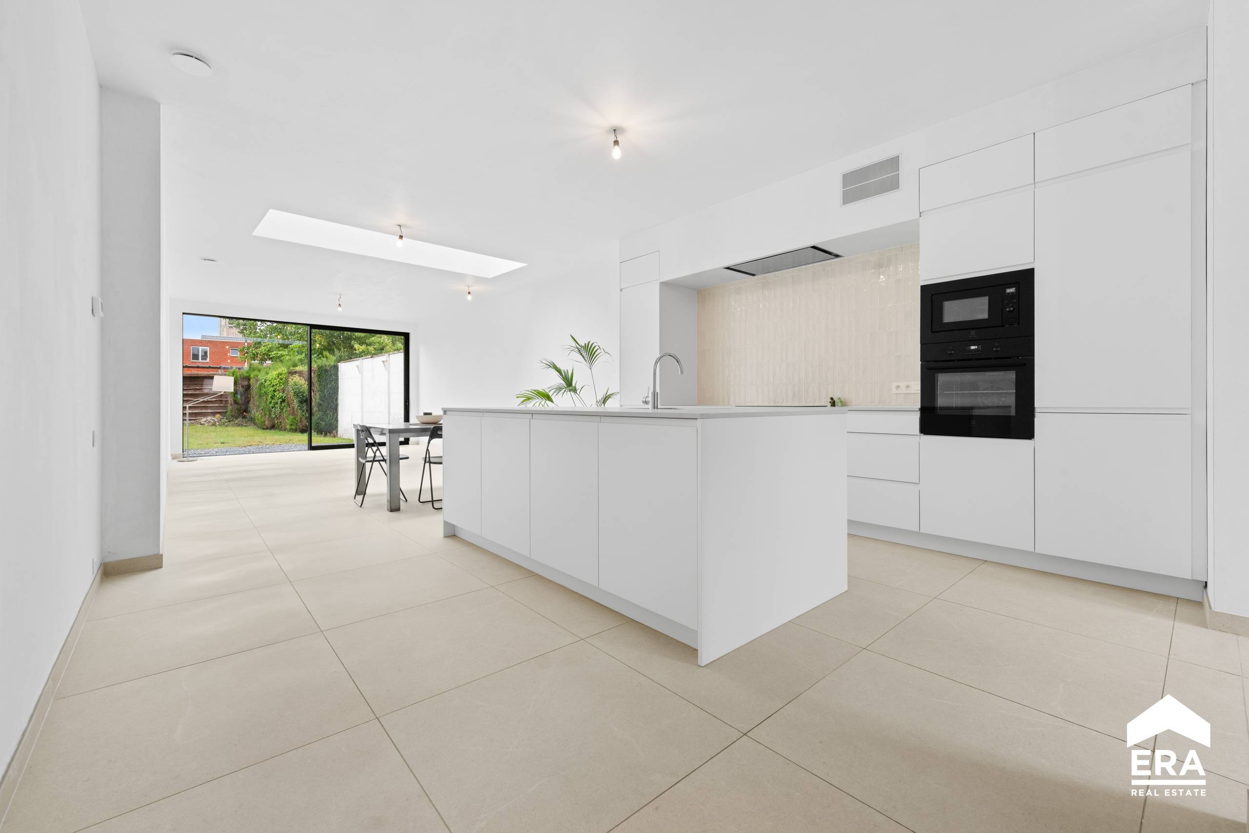 Volledig gerenoveerde woning met tuin en garage in Ieper - foto 5