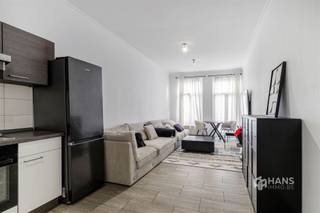 <p><span>Lange Lobroekstraat 169 - Antwerp (2060)</span></p><p><span> </span></p><p><span>First floor, front unit</span></p><p><span>Energy-efficient 1-bedroom apartment (59 m²) in Antwerp (2060).</span></p><p><span>On Lange Lobroekstraat, you’ll live in an up-and-coming neighborhood near Park Spoor Noord and the Slachthuissite. Shops, supermarkets, and other amenities are easily accessible, and there’s no shortage of public transportation options. Plus, you can reach the city center in no time by bike. Thanks to its proximity to major thoroughfares, access by car is also excellent.</span></p><p><span>The apartment is located at the front of the first floor of a small-scale building and has a living area of approximately 59 m². The building was completely renovated in 2008; the apartment has a favorable EPC rating of B and is equipped with up-to-code electrical wiring. There are separate utility meters, and the fixed costs remain exceptionally low at just 25 €s per month.</span></p><p><span>You enter through the hallway, which provides access to a separate toilet and a practical storage closet. To your left, you enter the open living area with an open kitchen, which together total approximately 27 m². Thanks to the large windows at the front, the space enjoys plenty of natural light. </span></p><p><span>The apartment also features a full-sized bedroom measuring 13 m². The bathroom, approximately 3 m², is equipped with a bathtub/shower and a vanity unit.</span></p><p><span>A practically laid-out and energy-efficient apartment with low fixed costs in a central location in Antwerp. Ideal as a first home or as an investment!</span></p><p><span>Living area: 59 m² (ref.: gross floor area, EPC). For more information or a free appraisal, visit </span><span><span>www.hansimmo.be</span></span></p><p><span> </span></p>