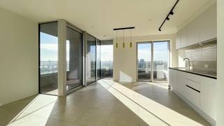Dit appartement van ca 85 m² bevindt zich op een uitzonderlijke locatie op Nieuw Zuid, vlakbij het Justitiepaleis en de vernieuwde Scheldekaaien...