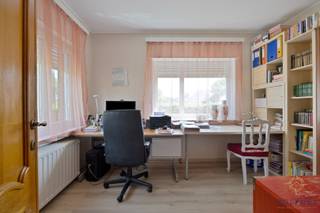 Ontdek deze uitzonderlijke woning in de Graven Egmont & Hoornlaan, op een fenomenale ligging: mega dicht bij het bruisende centrum van Overijse...