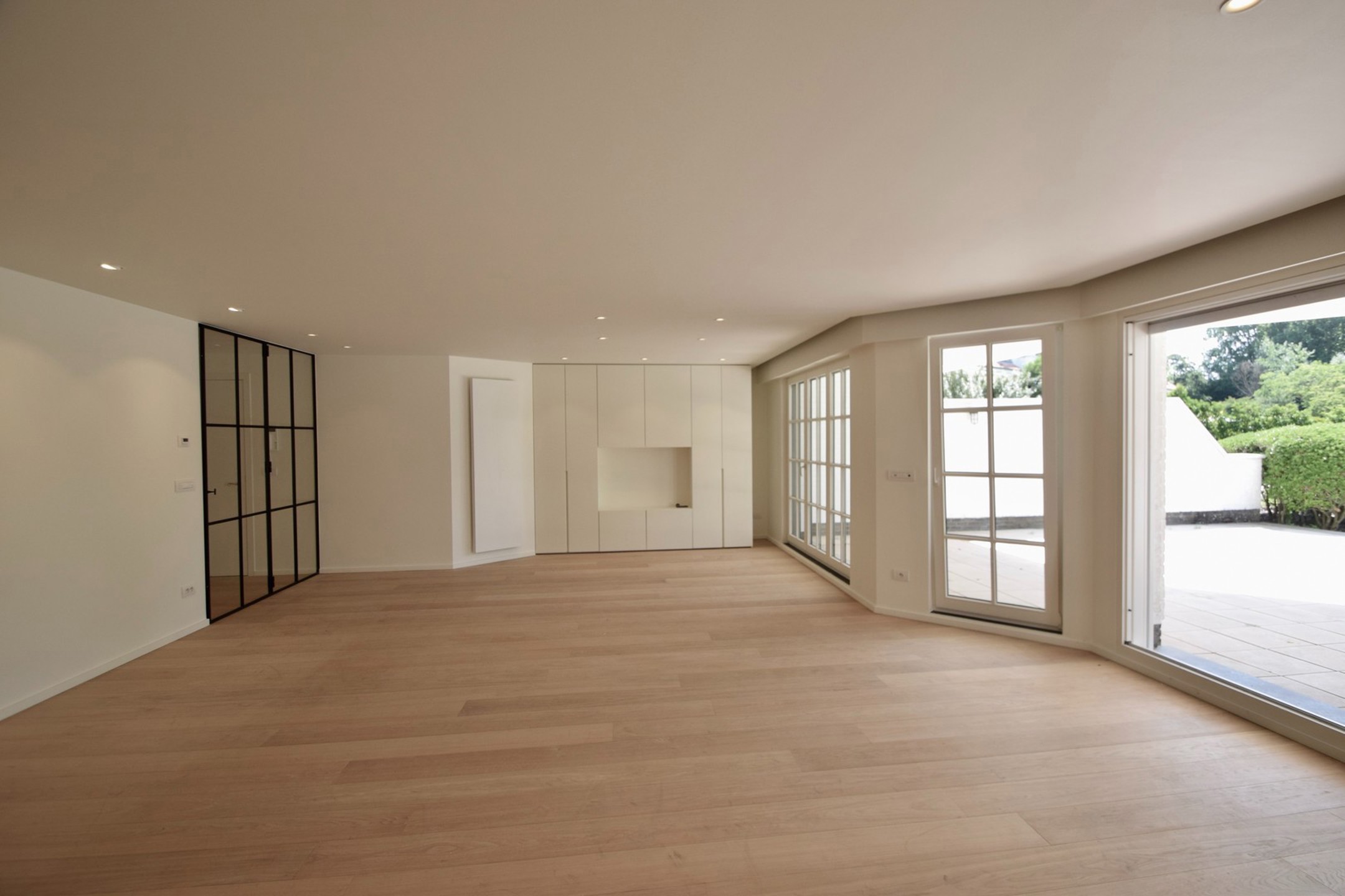 Zonovergoten tuin appartement met groot terras en prachtige tuin gelegen in het exclusieve domein Tennis Gardens. - foto 5