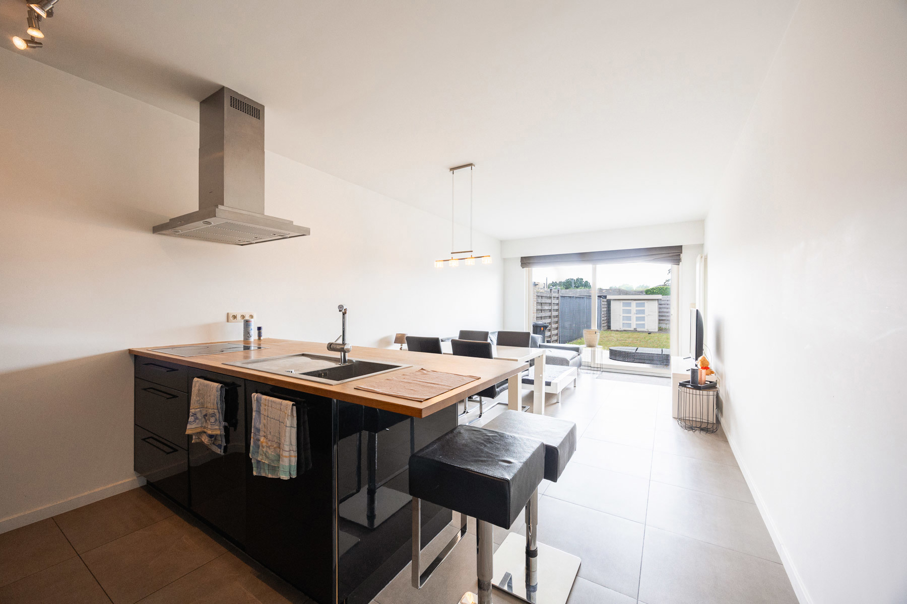 Instapklaar gelijkvloers appartement met tuin en carport - foto 3