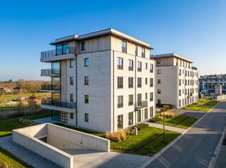 Idéalement situé dans un cadre verdoyant, au troisième étage d'une superbe résidence, magnifique appartement deux chambres avec deux terrasses. Il...
