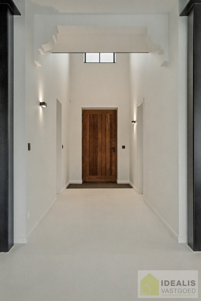 IDEALIS VASTGOED - EEN BIJZONDER HUIS, EEN BIJZONDERE LOCATIE, EEN UNIEKE KANS OM TE WONEN IN EEN AUTHENTIEK LANDHUIS MET EEN PRACHTIGE INRICHTING EN EEN HOOGWAARDDIGE AFWERKINGSGRAAD! - foto 5