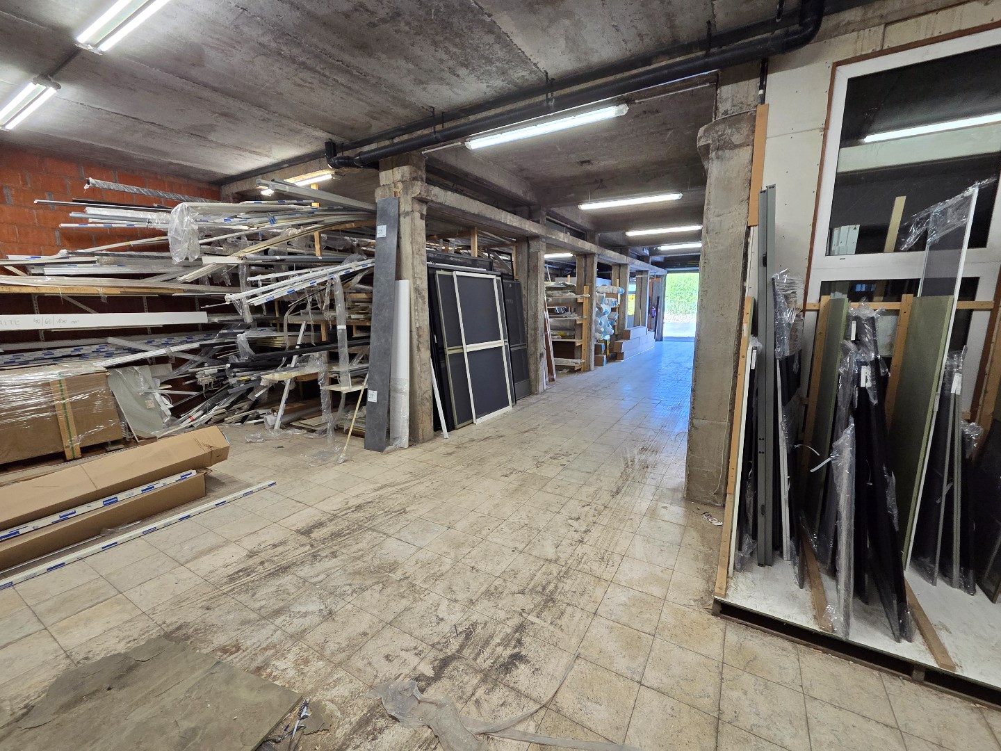 Magazijn van 220m² op commercieel centrum Pottelberg - foto 5