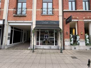 Op een zeer goede locatie gelegen, A1 ligging, winkelruimte/handelszaak van ca. 60m². Gelegen aan Bredabaan te Brasschaat. Bij binnenkomst van...