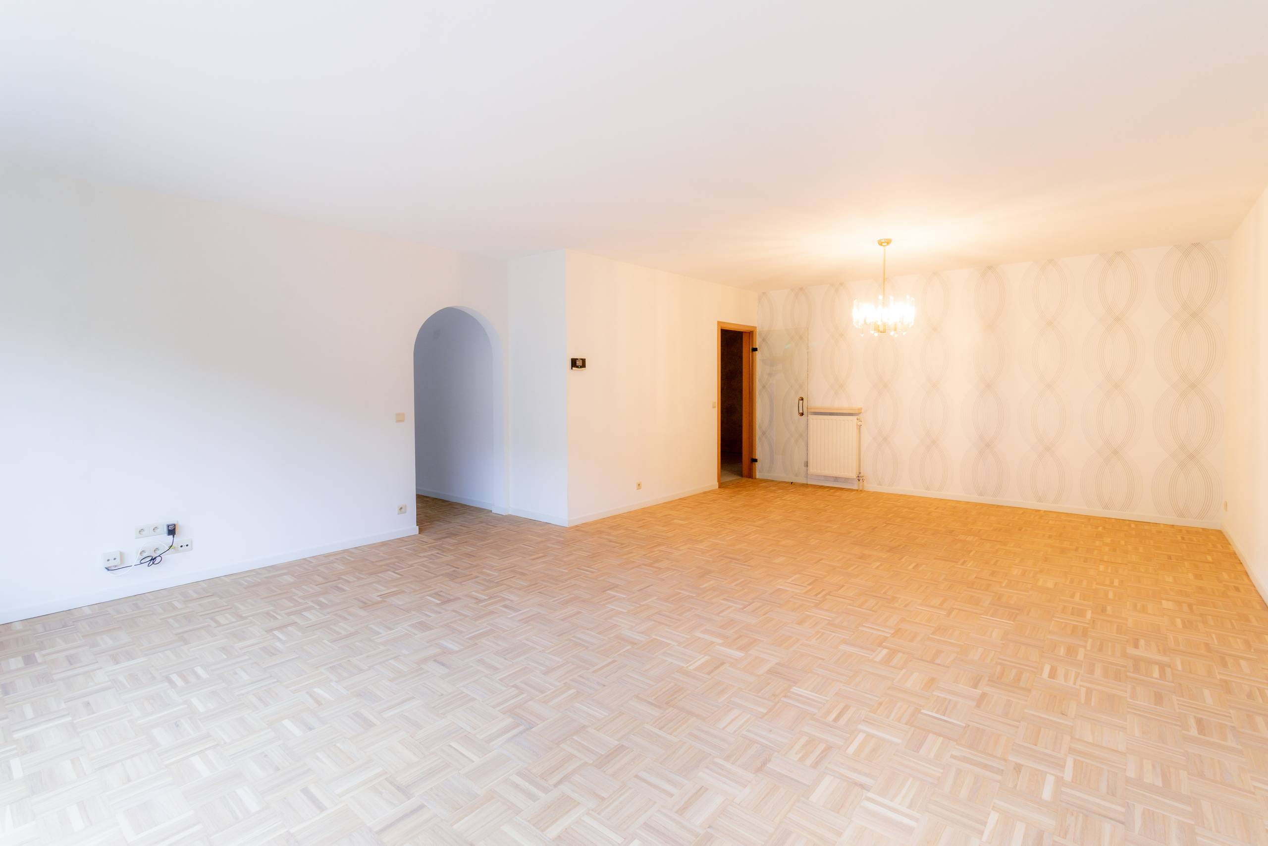 Ruim 1 slaapkamer-appartement met terras en garagebox! - foto 5