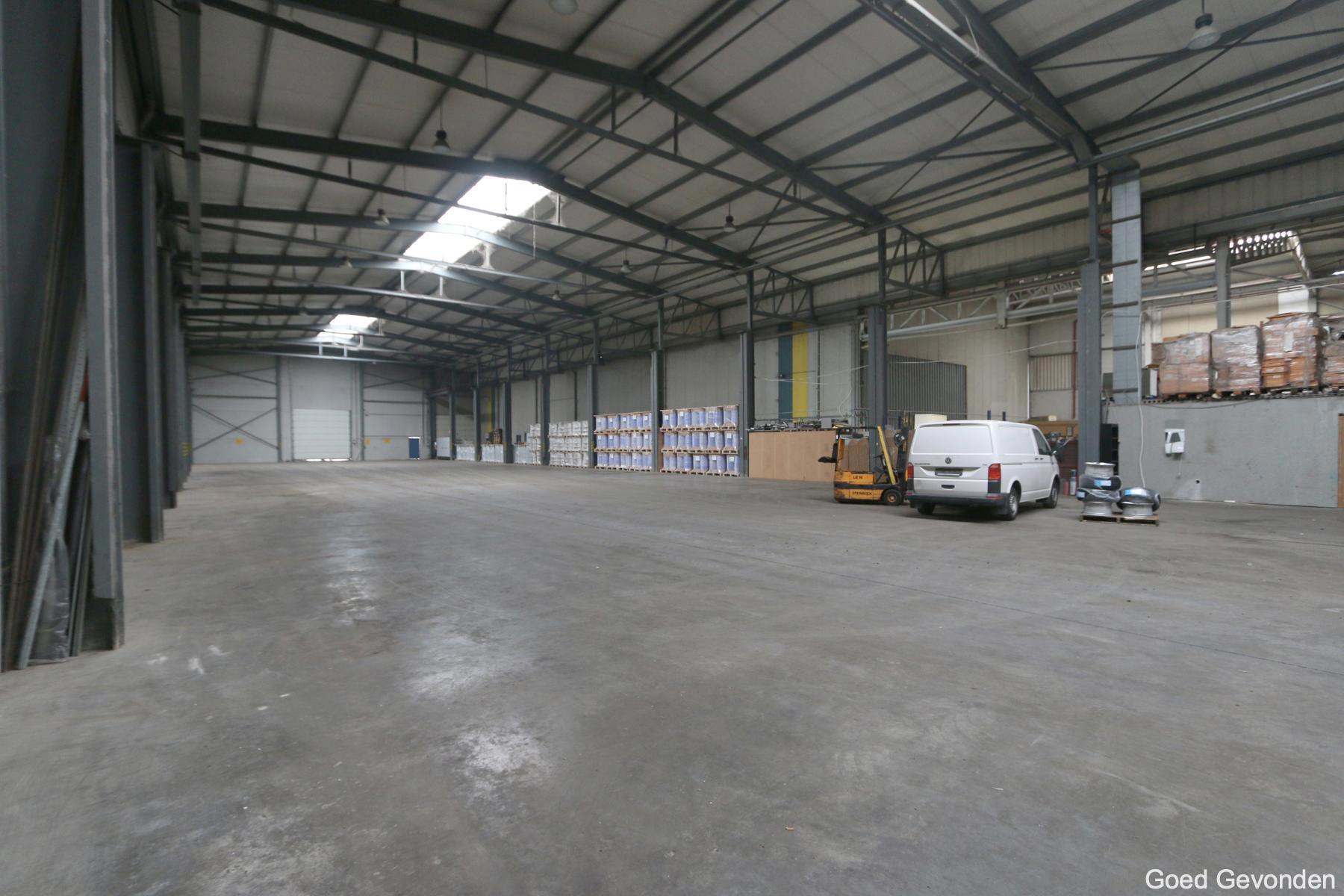 Commercial à louer à Saint-Trond - photo 5