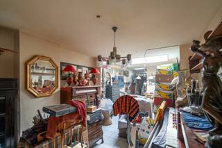 Op wandelafstand van het bruisende stadscentrum van Kortrijk treffen we deze totaal te renoveren woning aan. Een ideale opportuniteit voor...