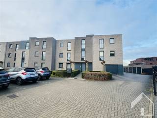 emplacement souterrain près du centre ville de Wommelgem pour 95 euros par mois. Pas de frais supplémentaires...