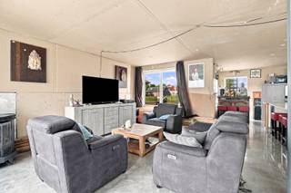 Op zoek naar een woning waar je nog volledig je eigen stempel op kunt drukken?<br />Deze woning op een perceel van 290m² biedt heel wat mogelijkheden.<br /><br />De woning is reeds deel gerenoveerd en volledig geïsoleerd en beschikt over een EPC-label C. Er is centrale verwarming op aardgas, aanvullend met een houtkachel, ventilatiesysteem, 10 zonnepanelen en een thuisbatterij.<br /><br />Op het gelijkvloers bevinden zich de leefruimte, keuken en badkamer. Er is ook een gezellig tuin aanwezig. Op de bovenverdieping bevinden zich 4 slaapkamers.<br /><br />De woning is nog verder af te werken, maar biedt een mooie basis voor iemand die graag de handen uit de mouwen steekt. Ideaal voor de handige Harry die van deze woning zijn eigen thuis wil maken!<br /><br />📞 Interesse? Contacteer Thijs, Friedel of Nina:<br />📲 051 57 54 61<br />📧 thijs@grouptrybou.be<br />nina@grouptrybou.be<br />| friedel@grouptrybou.be