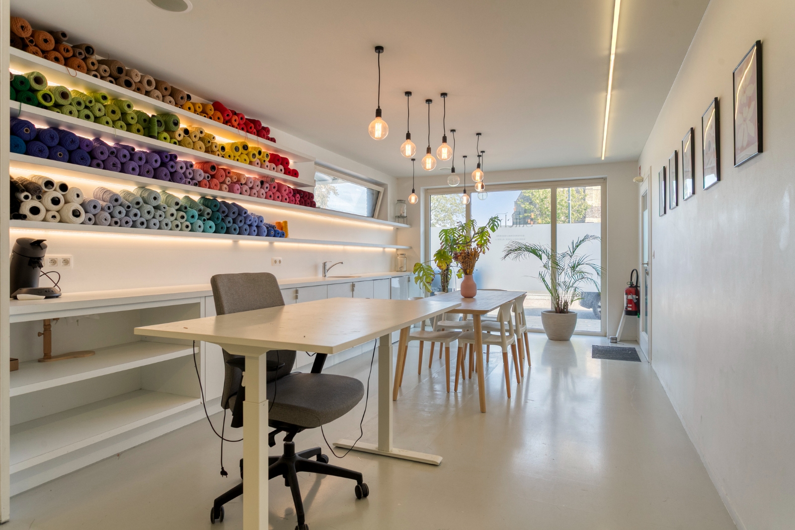 Veelzijdige kantoorruimte, handelsruimte, atelier of praktijkruimte van 131 m² te Woumen - foto 4