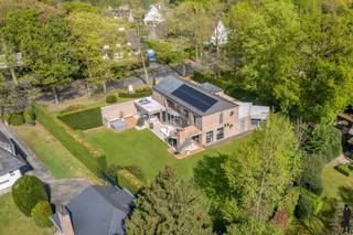 Een moderne villa op ca. 2.043 m², gelegen in de gegeerde wijk Vriesdonk met unieke combinatie van luxueus wonen en professioneel werken.De...