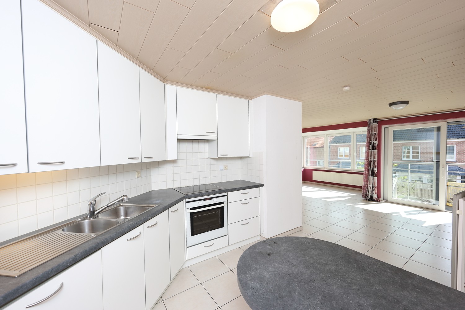 Appartement duplex ensoleillé avec 3 chambres et garage ! - photo 5