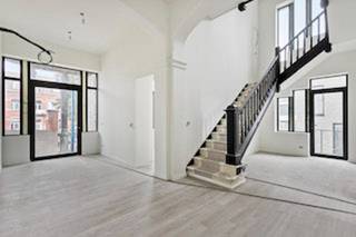 Langs de Brusselsesteenweg in Halle staat dit statige volledig gerenoveerd kasteel op een terrein van 8a 82ca. Mogelijkheid om naast de...