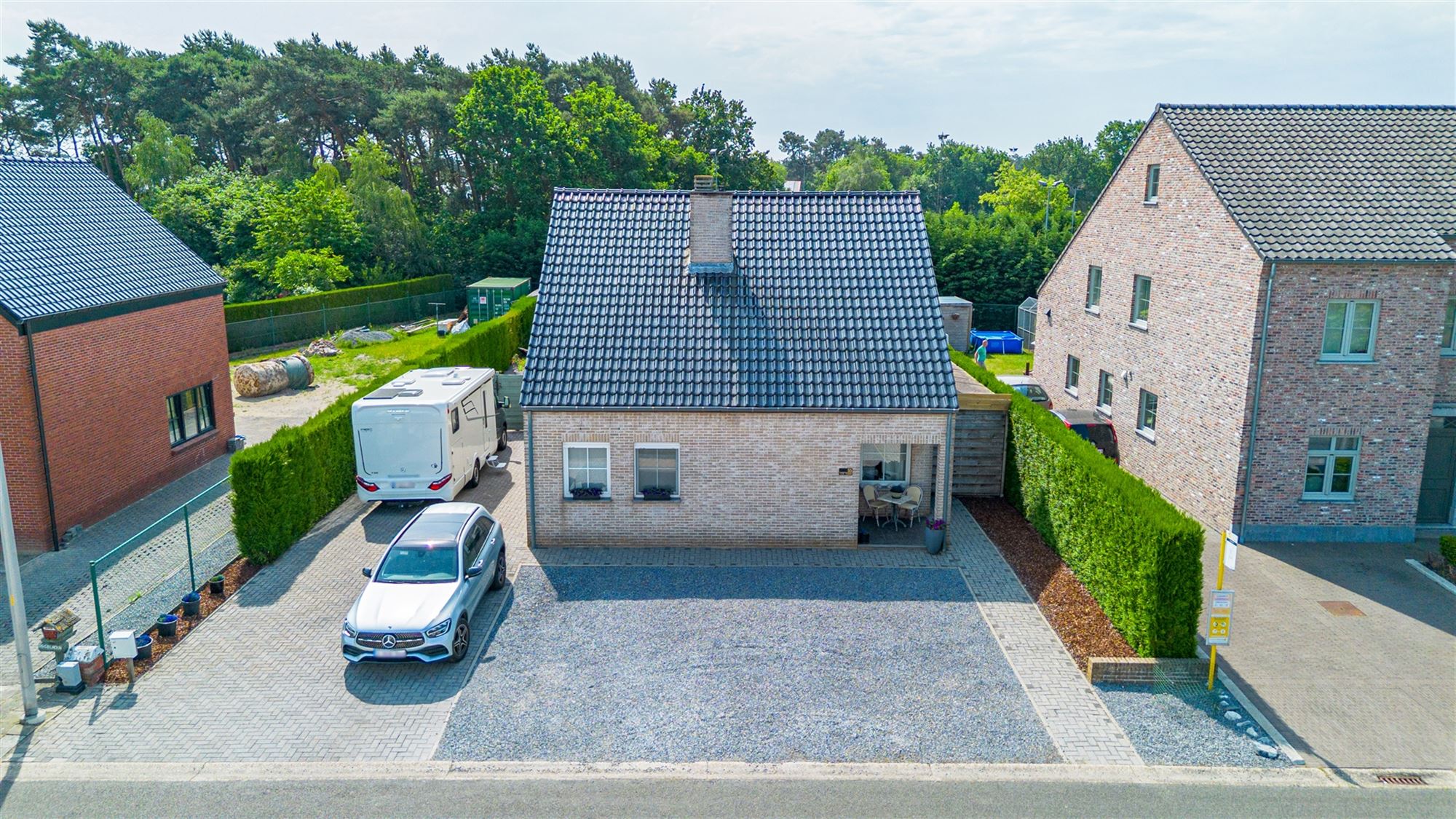 Vrijstaande woning op 763 m² met veranda en zonnige tuin  - foto 4