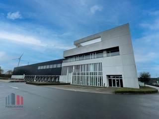 Uitzonderlijk gelegen logistiek bedrijfsgebouw bestaande 11.025 m² magazijn in combinatie met 1.534 m² kantoorruime en 1.588 m² mezzanine. Het gebouw...