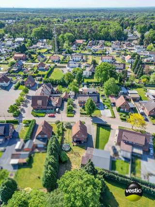 RUSTIG GELEGEN WONING OP 8,63 AREDeze woning treffen we aan langs de rustige Beenhouwersstraat in Tenhout te Houthalen. Een toplocatie met een goede...