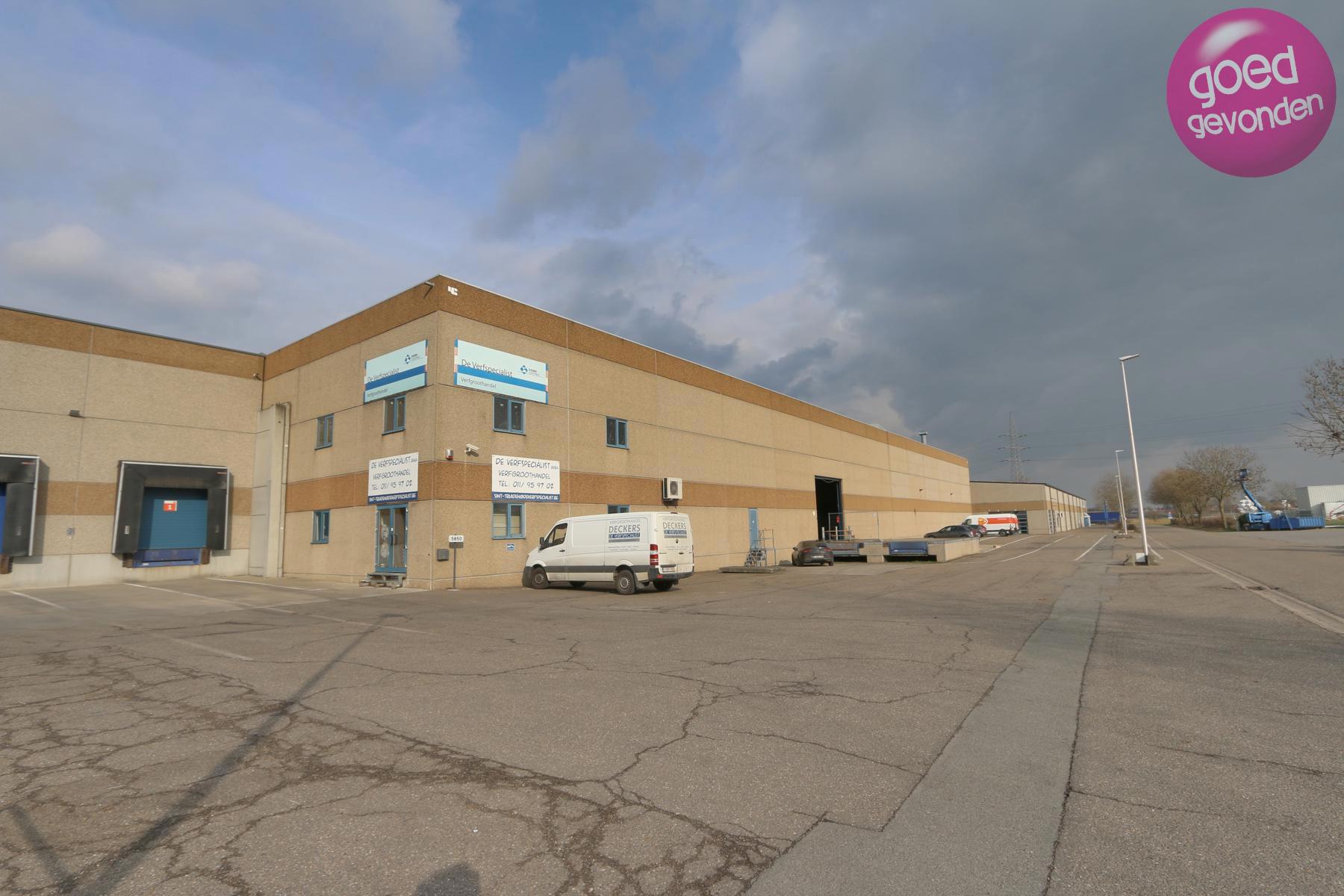 Magazijnruimte - 4 laadkaaien - onmiddellijk beschikbaar - foto 1