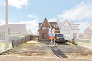 Voor meer info of een bezoek, bel 053 59 49 33 - Op een strategische ligging in Voorde bevindt zich deze verder af te werken halfopen bebouwing op...