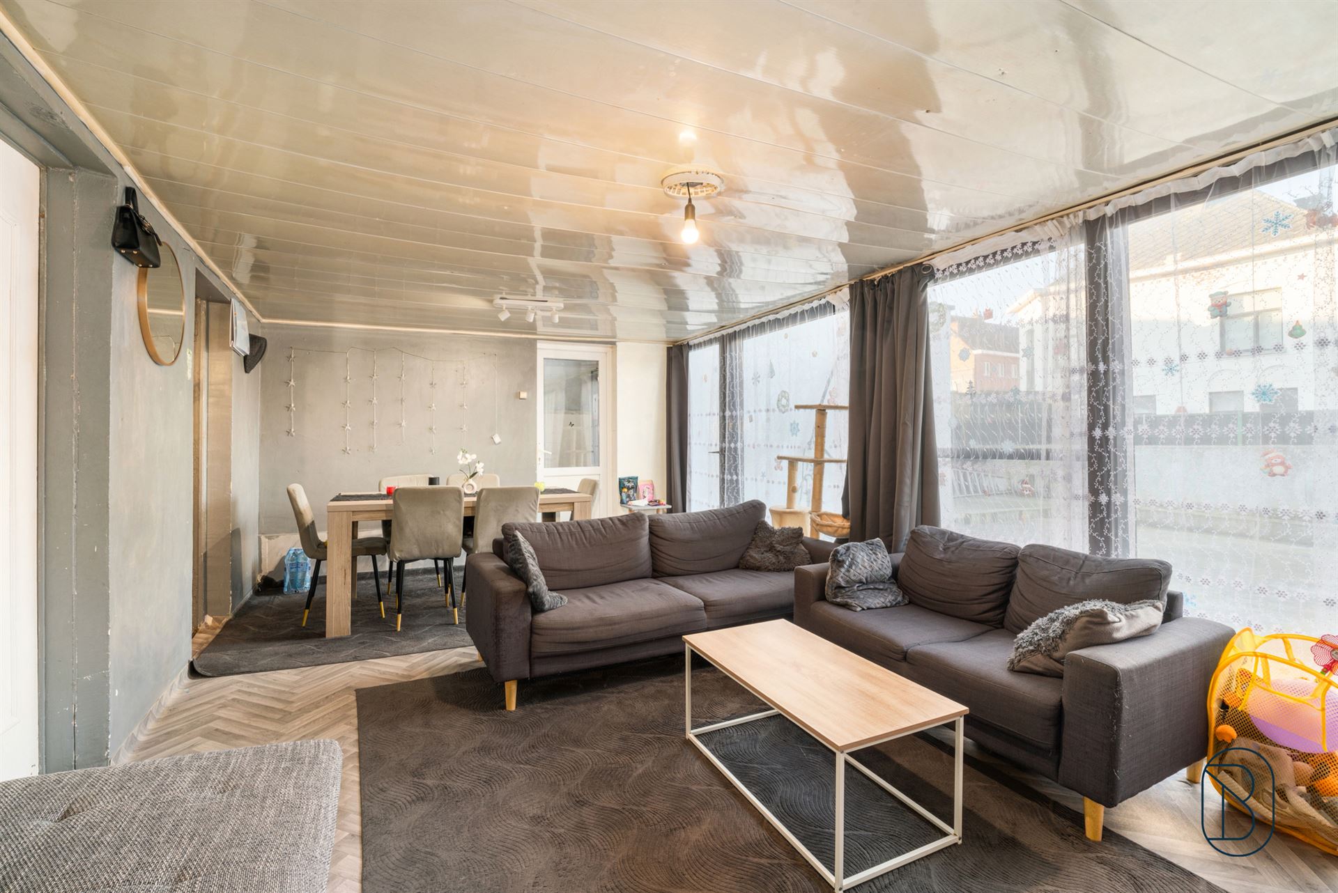 Instapklare woning met 5 slaapkamers en grote garage - foto 5