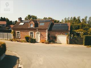 Deze karaktervolle woning is een parel die je nog zelden tegenkomt.Een thuis die met buitengewone liefde en zorg is onderhouden, en waar elk detail...