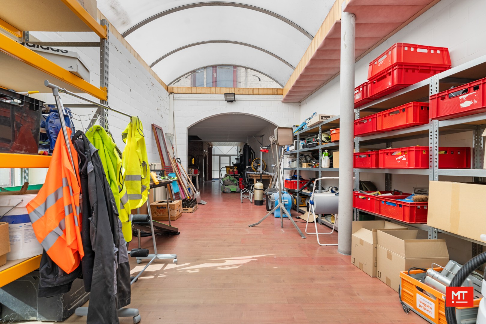 Bijzonder ruime woning met opslagruimte, dubbele garage en uitweg in centrum Langemark - foto 5