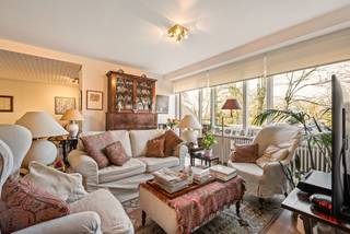 In het centrum van Kontich, met zicht op het Altenapark en op wandelafstand van winkels en openbaar vervoer, bevindt zich dit uitzonderlijk en...