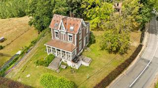 Demeure de caractère idéalement située, offrant une vue exceptionnelle depuis trois angles.Cette charmante propriété, avec terrain à bâtir attenant,...