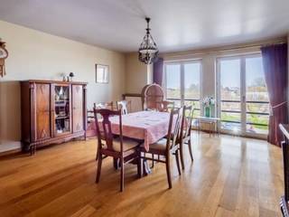 Dit ruime energiezuinige appartement is gelegen op de tweede verdieping van een kleine residentie in het centrum van Lier, op wandelafstand van...